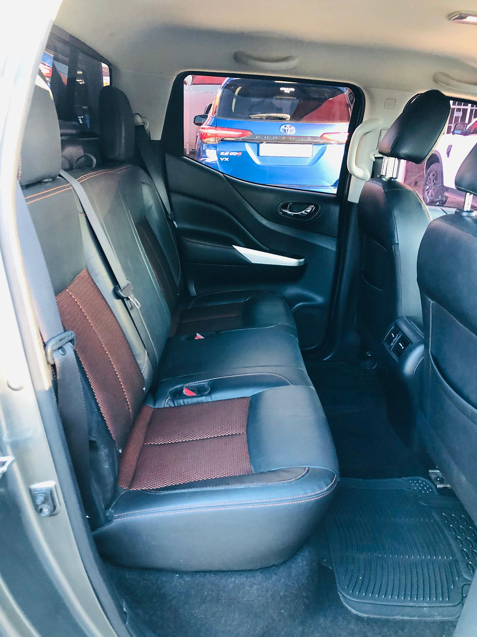 Thumbnail: 2020 Nissan Navara Stealth 2.3 Full-house 4x4: 97000km, FSH, Auto, Diesel.