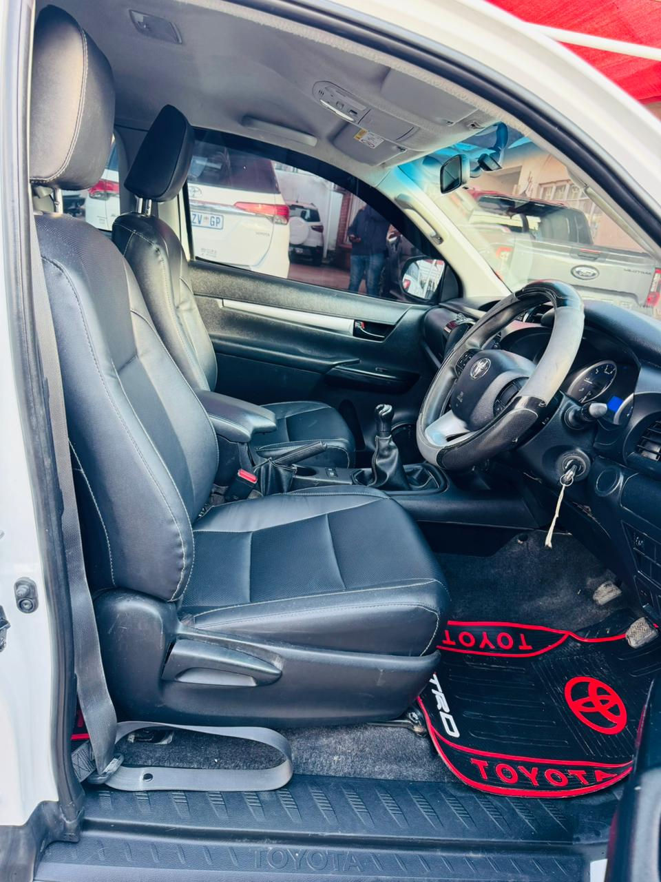 Thumbnail: 2020 Toyota Hilux 2.4GD-6 E/C: 89000km, FSH, Manual, Diesel.