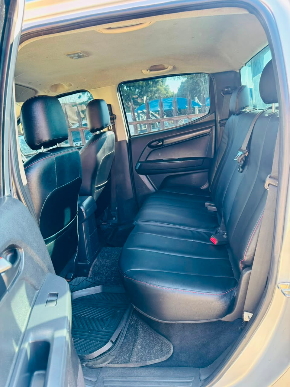Thumbnail: 2019 Isuzu KB 250T-teq D/C: 103000km, FSH, Manual, Diesel.