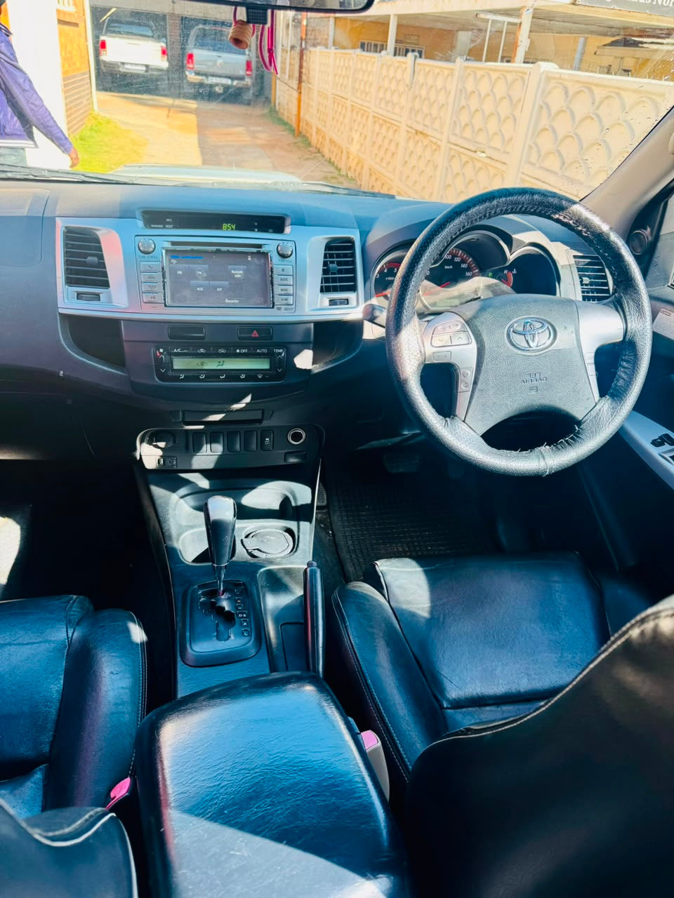 Thumbnail: 2016 Toyota Hilux 3.0D4D D/C Raider Legend 45: 109000km, FSH, Auto, Diesel.
