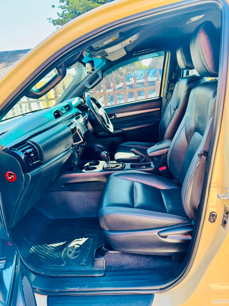 Thumbnail: 2022 Toyota Hilux 2.8GD-6 Legend: 110,000km, FSH, Auto, Diesel.