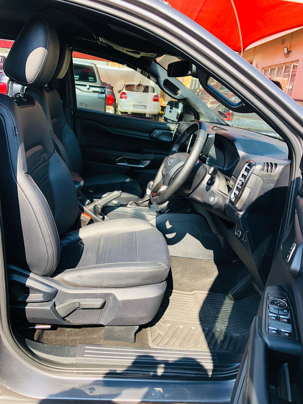 Thumbnail: 2025 Ford Ranger 2.0 Sit D/C XLT: 23000km, FSH, Auto, Diesel.
