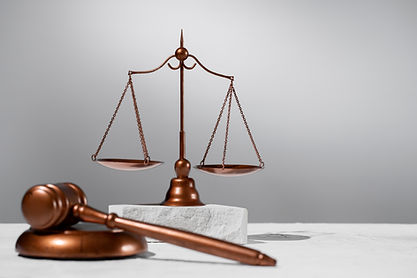natureza-morta-com-a-balanca-da-justica (1).jpg
