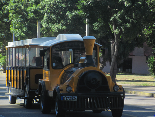 Le petit train de l'Avenida Primera - Par Julie B Cantin
