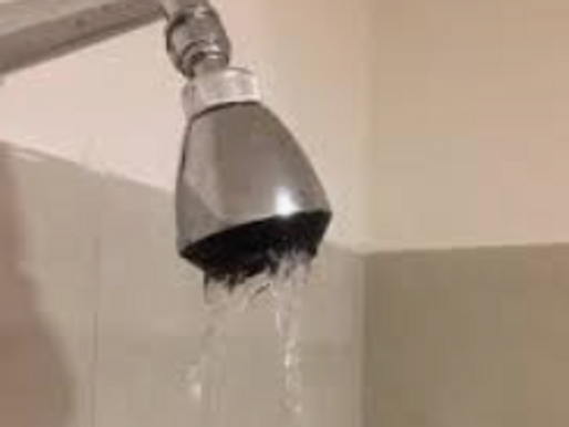 Pression de l'eau faible ou manque d'eau chaude à certaines heures - Par Julie BCantin