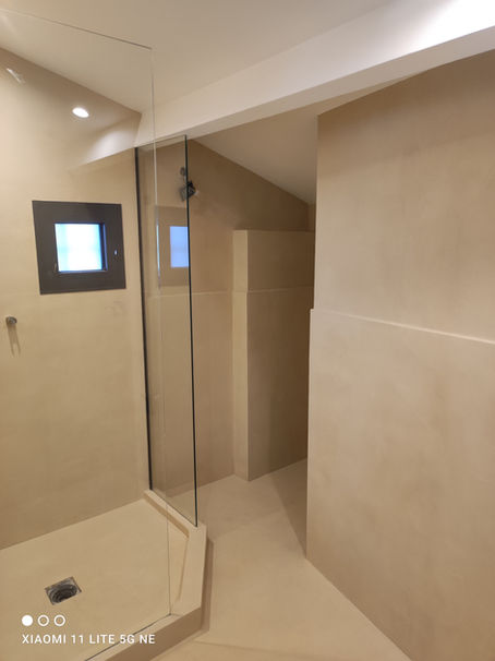 Une salle de bain d’exception en béton ciré
