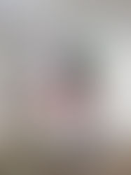 Un papier peint sur mesure qui habille l’espace de couleurs et de rythme.