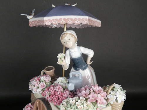 リヤドロ 公園通りの花屋さん 少女 花 置物 LLADRO nuri | Ogiya