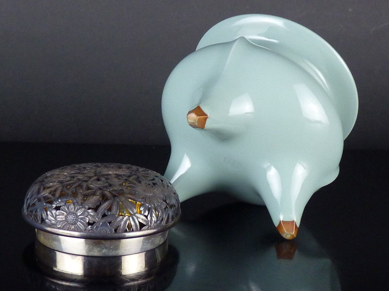 Thumbnail: Suwa Sozan III – Celadon “Hakamagoshi” Incense Burner with Pure Silver Openwork Cover
