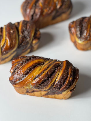 Babka cacao & nuca, insiropat cu lamaie, portocala si coniac