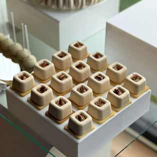 candybar premium bucuresti