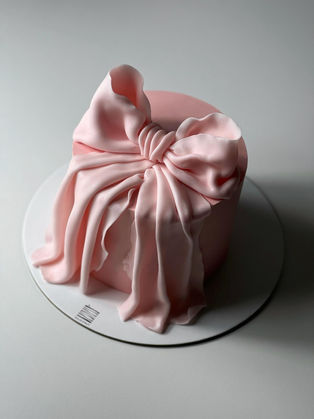 Bow cake