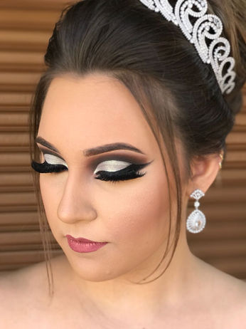 Garbo Salon - Noiva, Debutante, Madrinhas, Formanda, Formatura, Luzes, Ombre Hair, Micropigmentação, Design de Sobrancelha, Corte de Cabelo, Dia da Noiva, Manicure