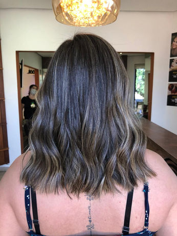 Garbo Salon - Noiva, Debutante, Madrinhas, Formanda, Formatura, Luzes, Ombre Hair, Micropigmentação, Design de Sobrancelha, Corte de Cabelo, Dia da Noiva, Manicure