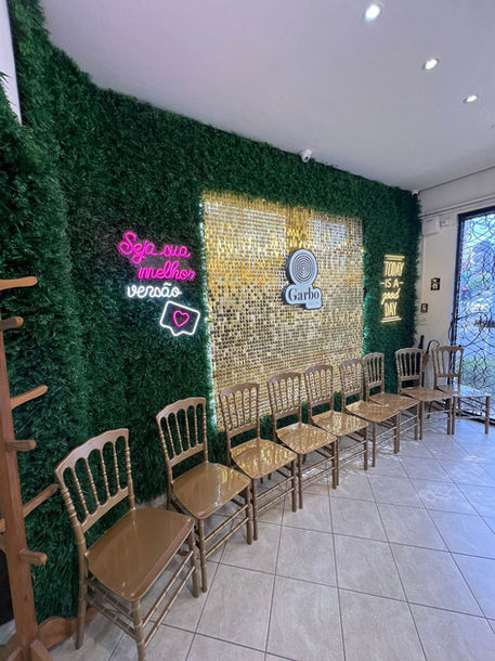 Garbo Salon - Noiva, Debutante, Madrinhas, Formanda, Formatura, Luzes, Ombre Hair, Micropigmentação, Design de Sobrancelha, Corte de Cabelo, Dia da Noiva, Manicure
