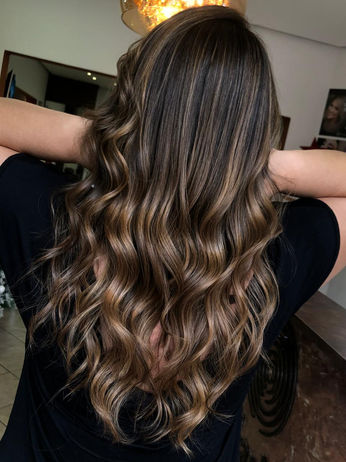 Garbo Salon - Noiva, Debutante, Madrinhas, Formanda, Formatura, Luzes, Ombre Hair, Micropigmentação, Design de Sobrancelha, Corte de Cabelo, Dia da Noiva, Manicure