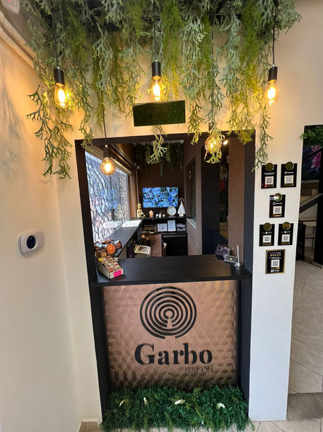 Garbo Salon - Noiva, Debutante, Madrinhas, Formanda, Formatura, Luzes, Ombre Hair, Micropigmentação, Design de Sobrancelha, Corte de Cabelo, Dia da Noiva, Manicure