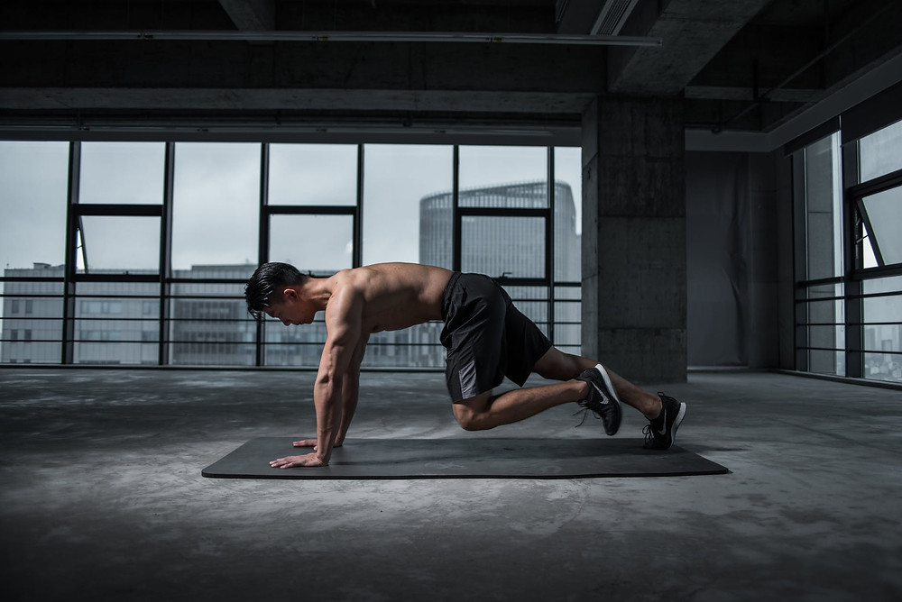 Man doing mountain climbers at home