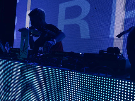 DJ