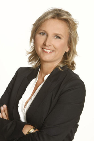 caroline-henry-1940122-330-540
