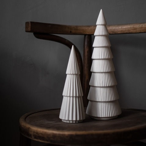 Miniaturbild: Magnolia Outdoors, Storefactory, Grandalen, weiss, Tannenbaum, Keramik, hygge, Weihnachten, Adventsdeko, Winterdeko