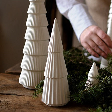 Miniaturbild: Magnolia Outdoors, Storefactory, Grandalen, weiss, Tannenbaum, Keramik, hygge, Weihnachten, Adventsdeko, Winterdeko