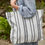 Miniaturbild: Weaver Green, Magnolia Outdoors, Strandtasche, Tote Bag, Tragetasche, Las Salinas, weiss, schwarz, waschbar, Terrasse, Garten