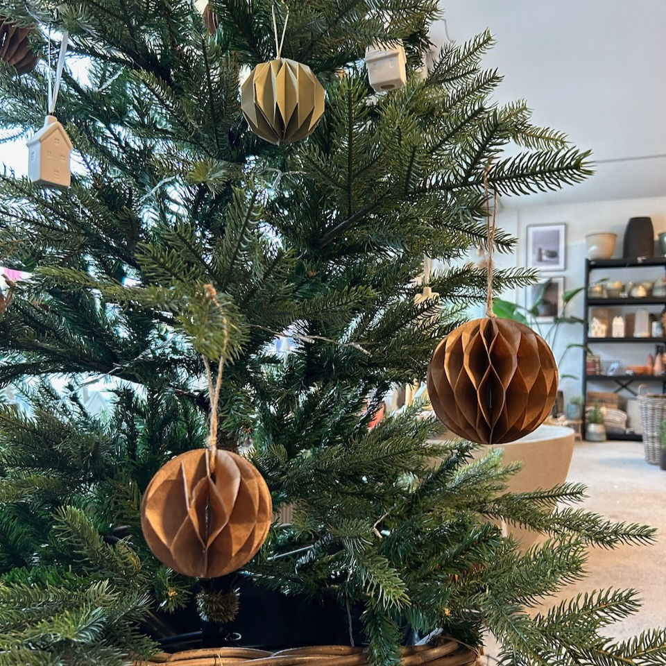Miniaturbild: Magnolia Outdoors, Storefactory, Weihnachten, Weihnachtsbaum, Advent, Winter, Dekohänger, Origami, Kugel, Papier, Skandi