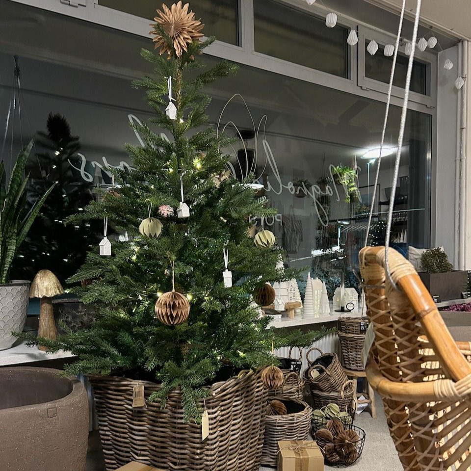 Thumbnail: Magnolia Outdoors, Storefactory, Weihnachten, Weihnachtsbaum, Advent, Winter, Dekohänger, Origami, Kugel, Papier, Skandi
