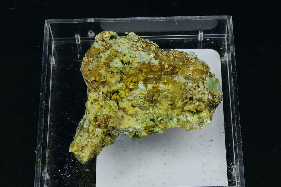 Plumbogummite on veinstone matrix