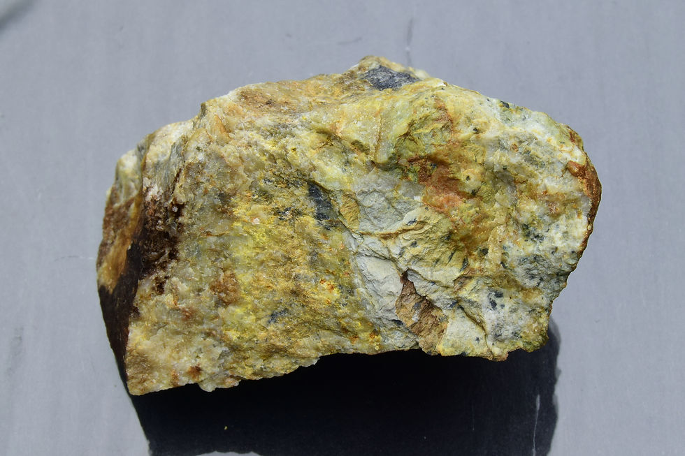 Thumbnail: Stibnite and Stibiconite in quartz veinstone