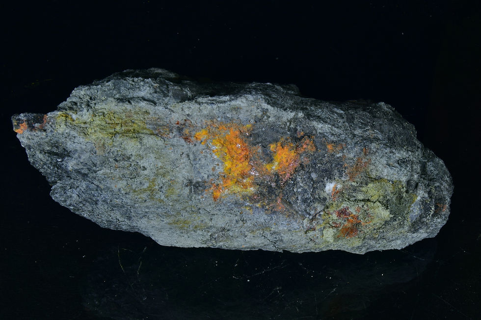 Thumbnail: Realgar on shale