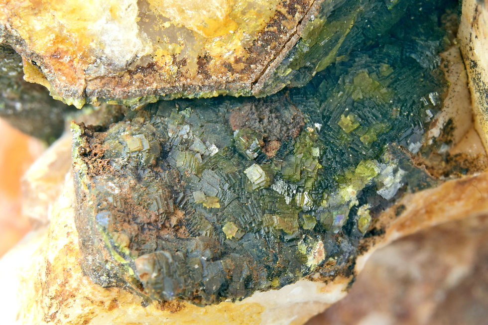 Thumbnail: Pharmacosiderite and goethite on quartz crystals