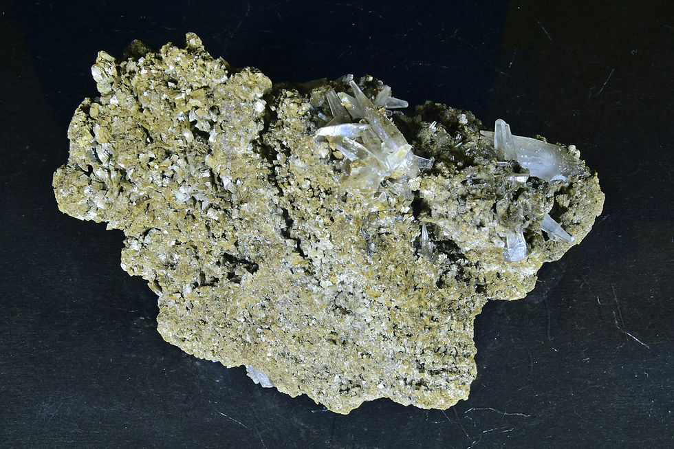 Thumbnail: Aragonite crystals on dolomite