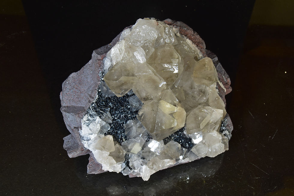 Thumbnail: Quartz crystals on hematite