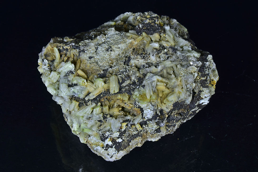 Thumbnail: Cerussite crystals on rock
