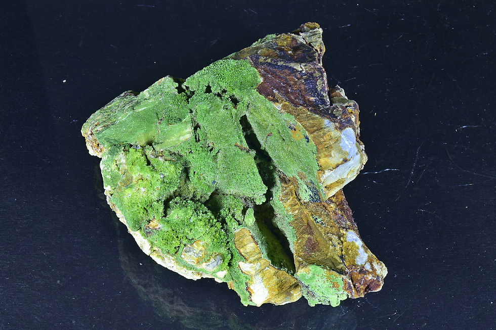 Thumbnail: green Pyromorphite crystals on shale