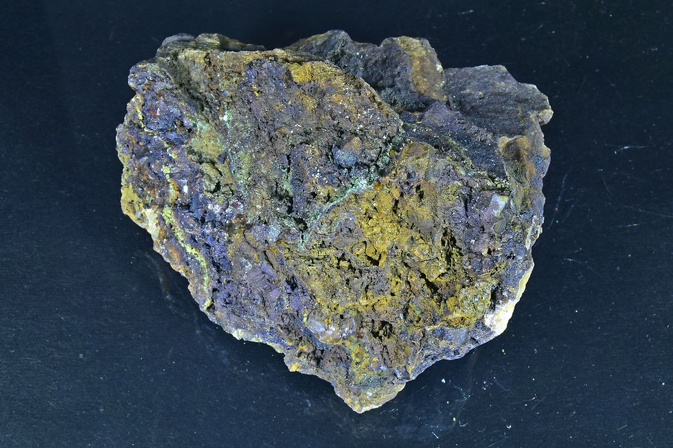 Thumbnail: Bariopharmacosiderite on rock matrix