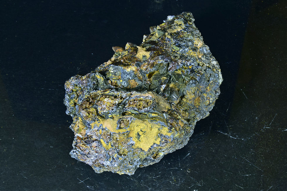 Thumbnail: Dark brown Descloizite mass