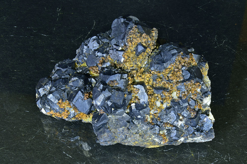 Thumbnail: Sphalerite crystals and siderite on rock matrix