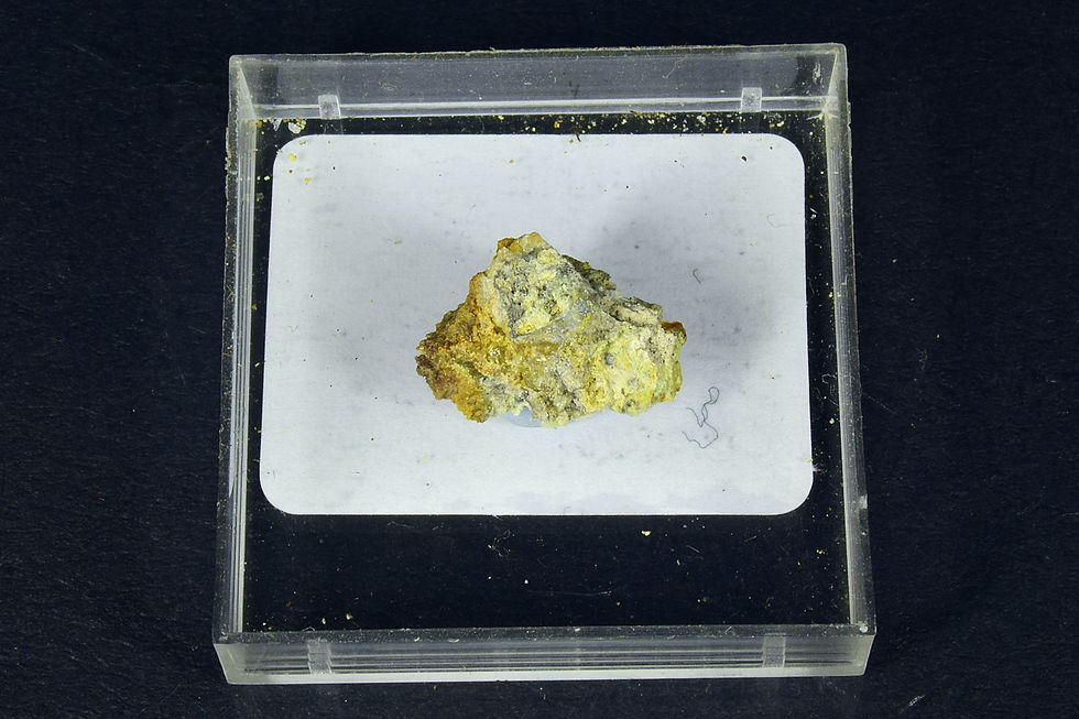 Stolzite crystals