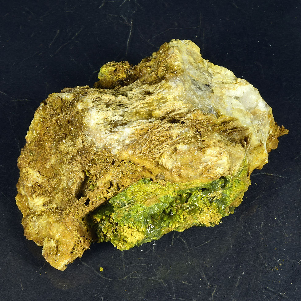 Thumbnail: Pyromorphite crystals on quartz matrix