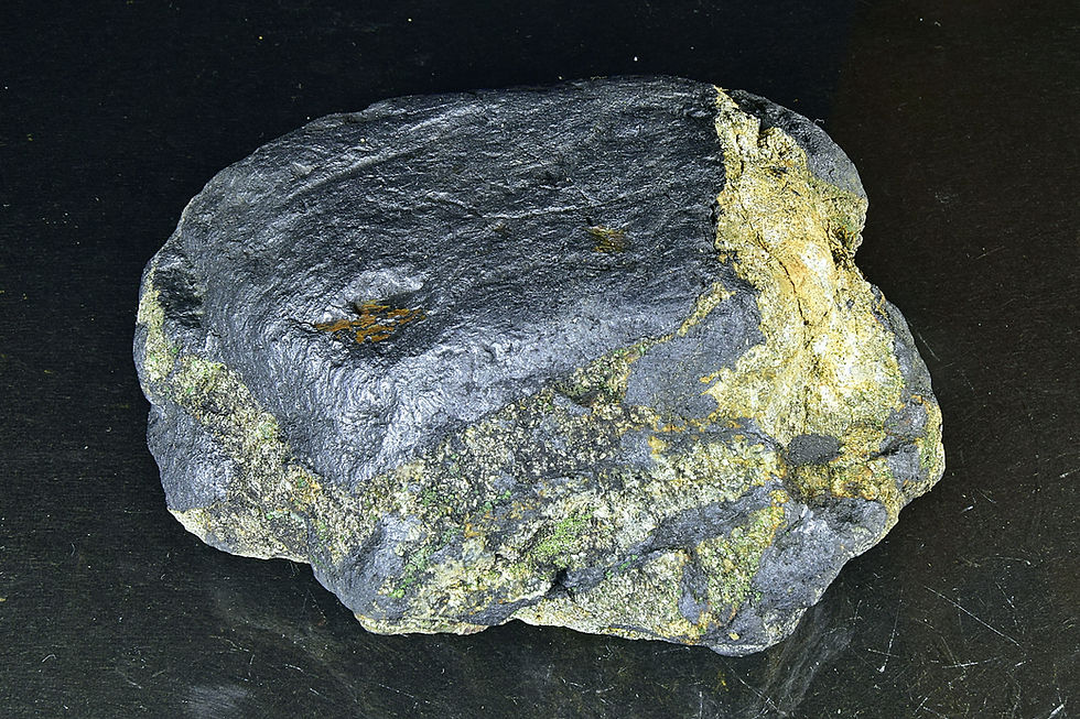 Thumbnail: Nodules of Graphite in Dolerite
