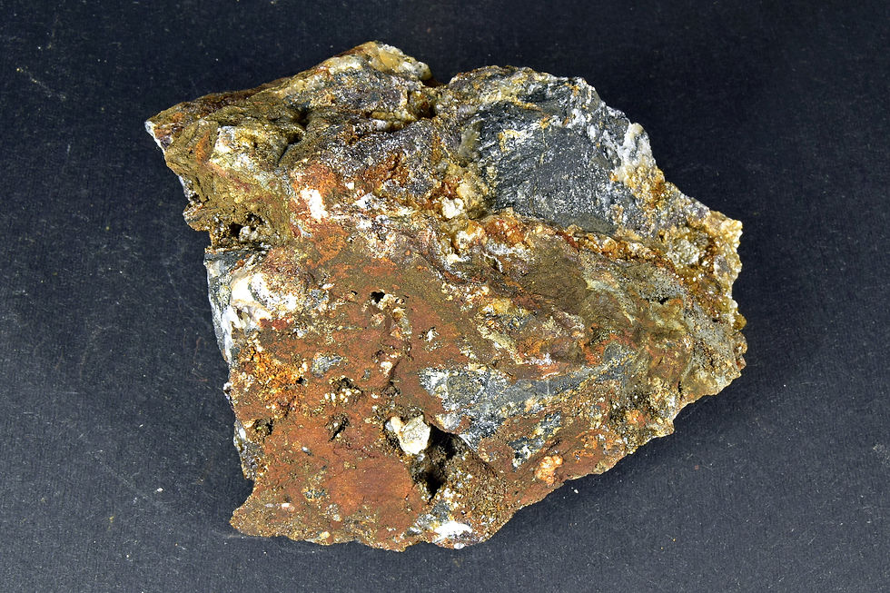 Thumbnail: Francolite and Siderite lining cavities in veinstone