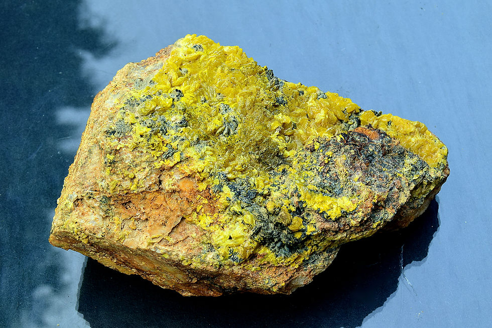 Thumbnail: Mimetite crystals on veinstone