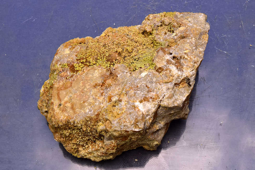 Thumbnail: Pyromorphite crystals on rock matrix