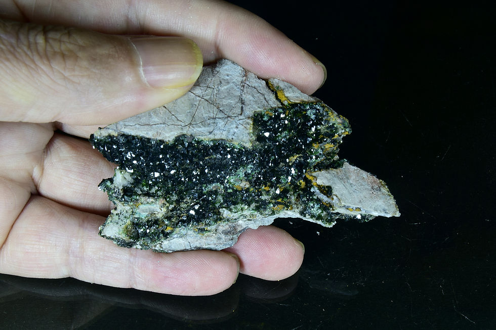Thumbnail: Libethenite crystals on rock matrix