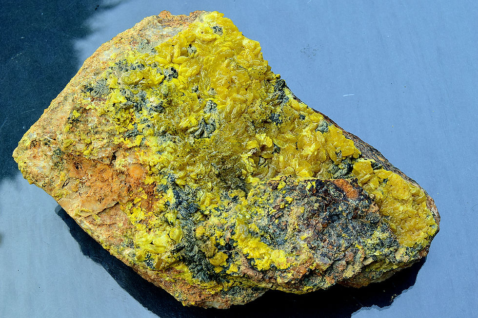 Thumbnail: Mimetite crystals on veinstone