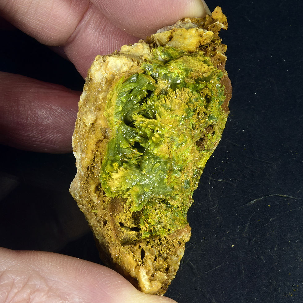 Thumbnail: Pyromorphite crystals on quartz matrix