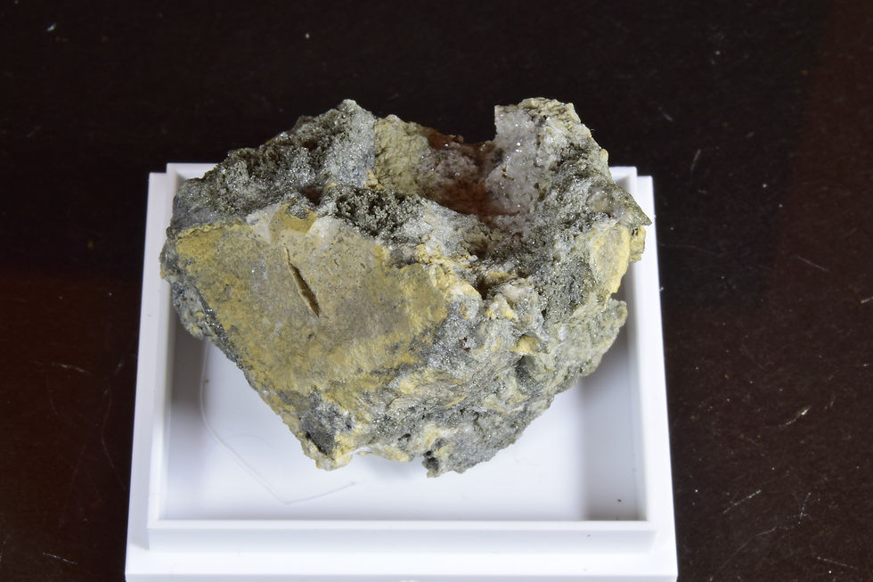 Thumbnail: Anatase with Albite, Chlorite and quartz